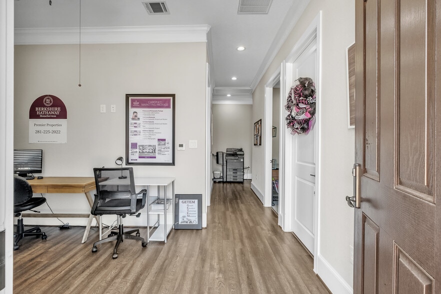 12262 Queenston Blvd, Houston, TX for lease - Building Photo - Image 3 of 13