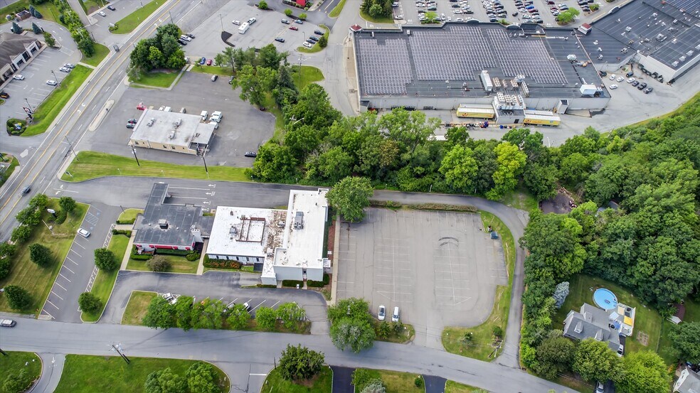74 Brookside Ave, Chester, NY à louer - Photo du bâtiment - Image 3 de 48