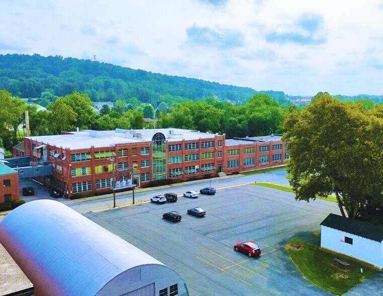 103 Walnut St, Denver, PA for sale - Primary Photo - Image 1 of 36