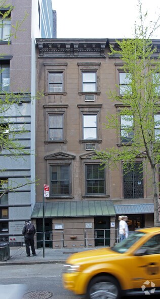 322 W 46th St, New York, NY for sale - Building Photo - Image 3 of 3