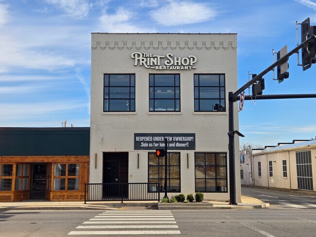 Plus de détails pour 1 N Lowry St, Smyrna, TN - Commerce de détail à vendre