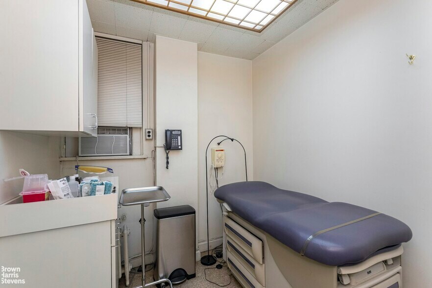 3 E 84th St, New York, NY for lease - Interior Photo - Image 1 of 5