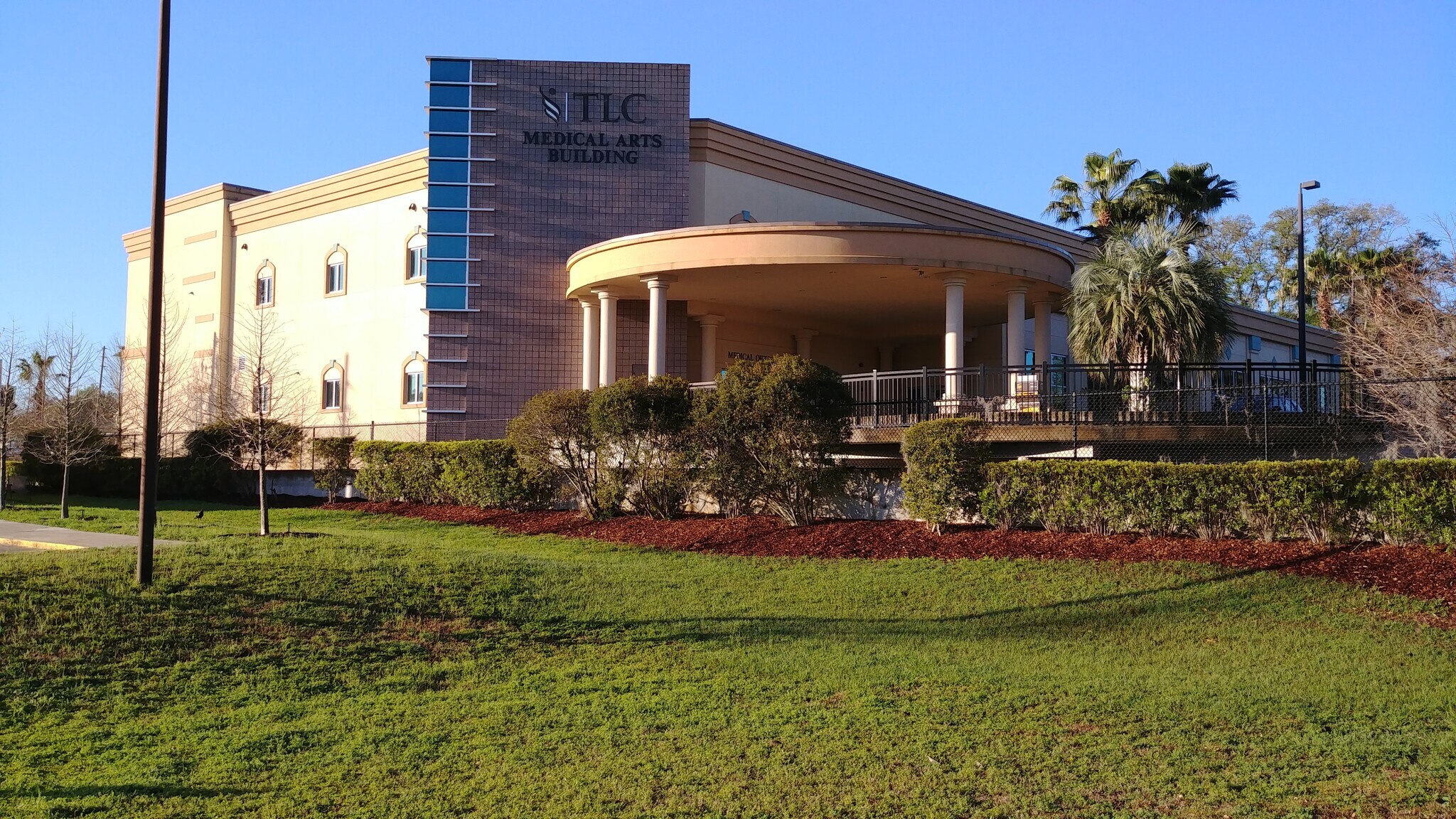 201 W Guava St, The Villages, FL à louer Photo principale- Image 1 de 30