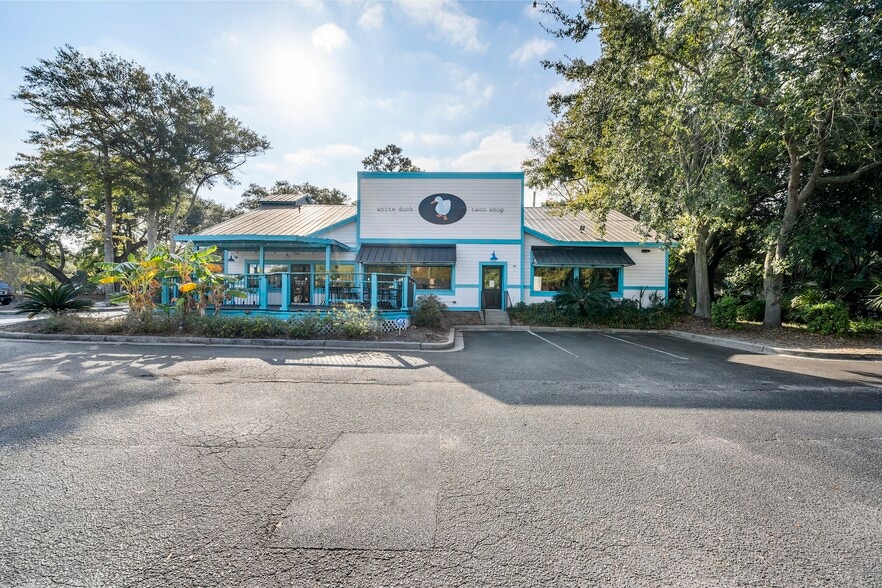 341 Johnnie Dodds Blvd, Mount Pleasant, SC à vendre - Photo du bâtiment - Image 2 de 22