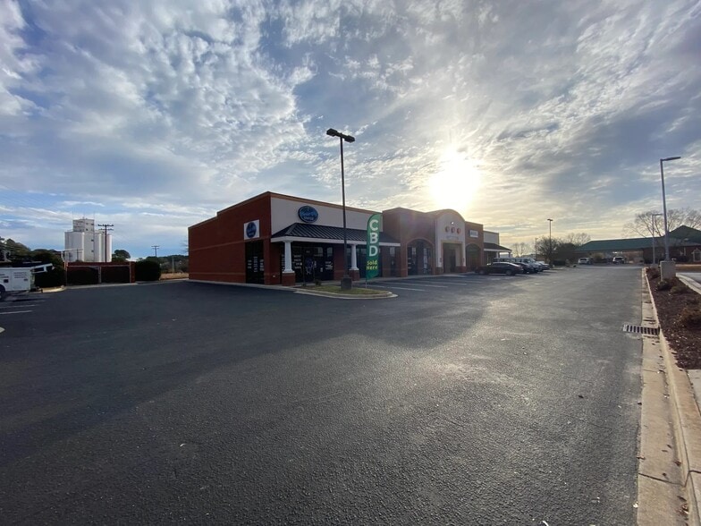 1480-1490 Pearman Dairy Rd, Anderson, SC for lease - Building Photo - Image 2 of 2