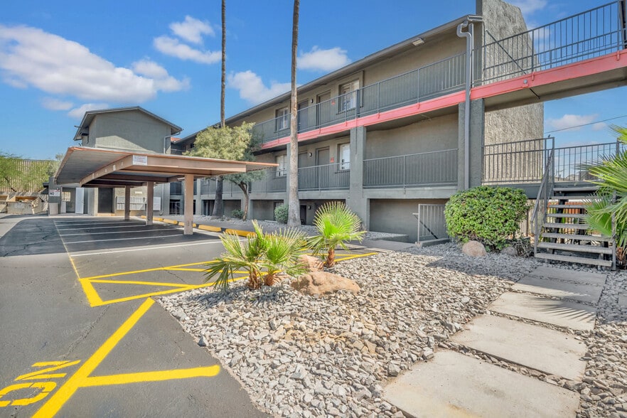 2424 E Grandview Rd, Phoenix, AZ à vendre - Photo du bâtiment - Image 1 de 19