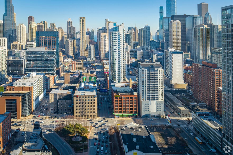 333 W Ohio St, Chicago, IL à louer - Aérien - Image 3 de 14