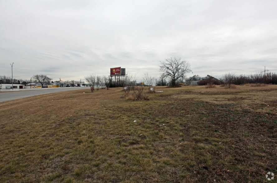 6241 Sarah Lee Dr, Dallas, TX for sale - Primary Photo - Image 1 of 2