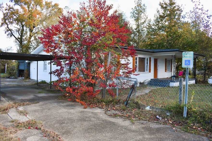 3300 Lower Wetumpka Rd, Montgomery, AL for sale - Building Photo - Image 2 of 11