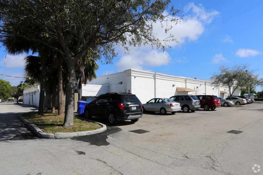 3801 S Congress Ave, Palm Springs, FL à louer - Photo du bâtiment - Image 3 de 9