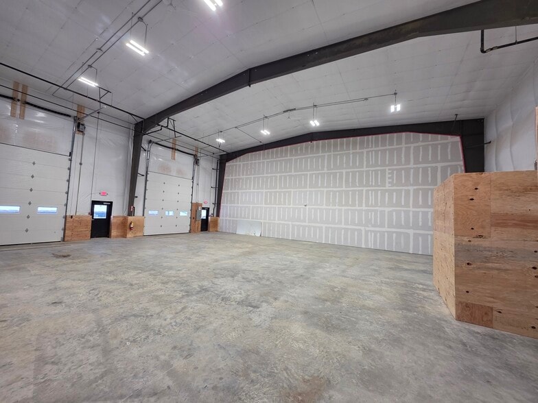 220 Sturbridge Rd, Charlton, MA for lease - Building Photo - Image 2 of 8
