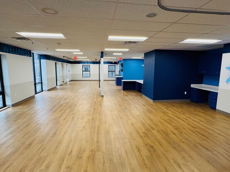 603 W Broad St, Falls Church, VA à louer - Photo du bâtiment - Image 3 de 17