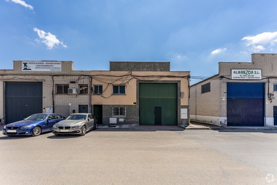 Industrial in Humanes de Madrid, Madrid for lease Primary Photo- Image 1 of 7