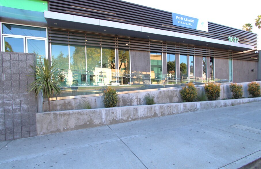 1612 W Glenoaks Blvd, Glendale, CA à louer - Photo du bâtiment - Image 2 de 2