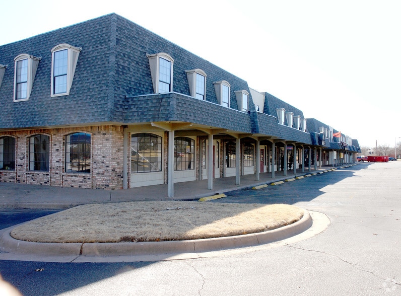 2301 Midwestern Pky, Wichita Falls, TX for lease - Primary Photo - Image 1 of 30