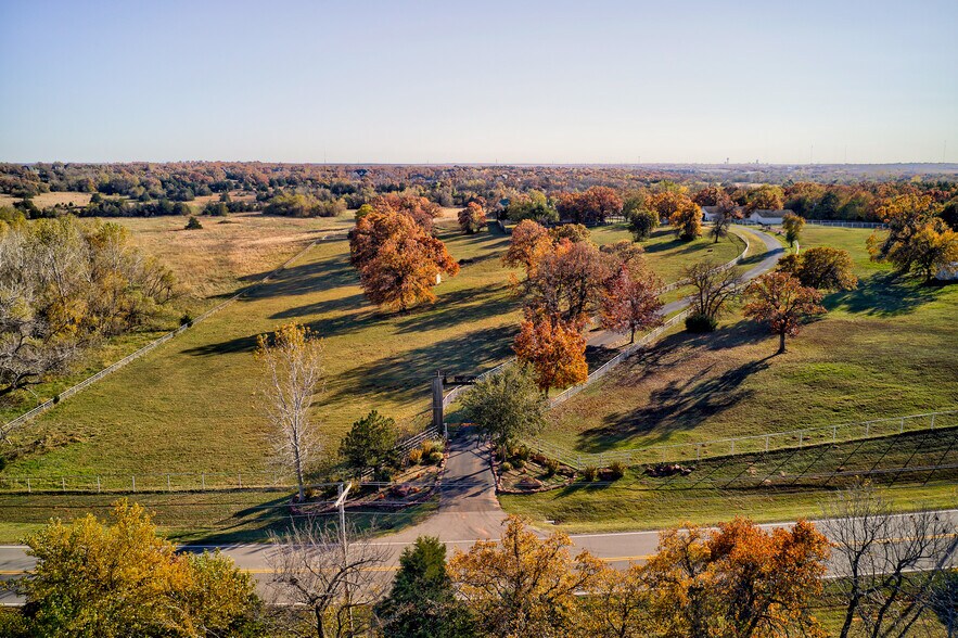 6500 E Sorghum Mill Rd, Edmond, OK à vendre - Photo du bâtiment - Image 1 de 35