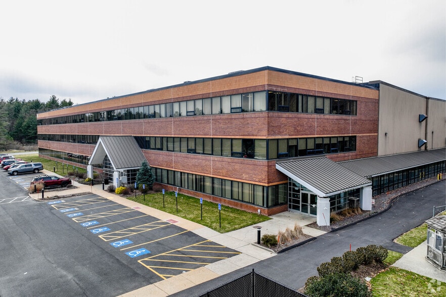35 United Dr, West Bridgewater, MA for lease - Building Photo - Image 3 of 6