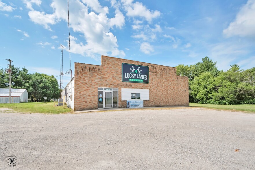 405 NW Greely Ave, Iroquois, IL à vendre - Photo du bâtiment - Image 2 de 26