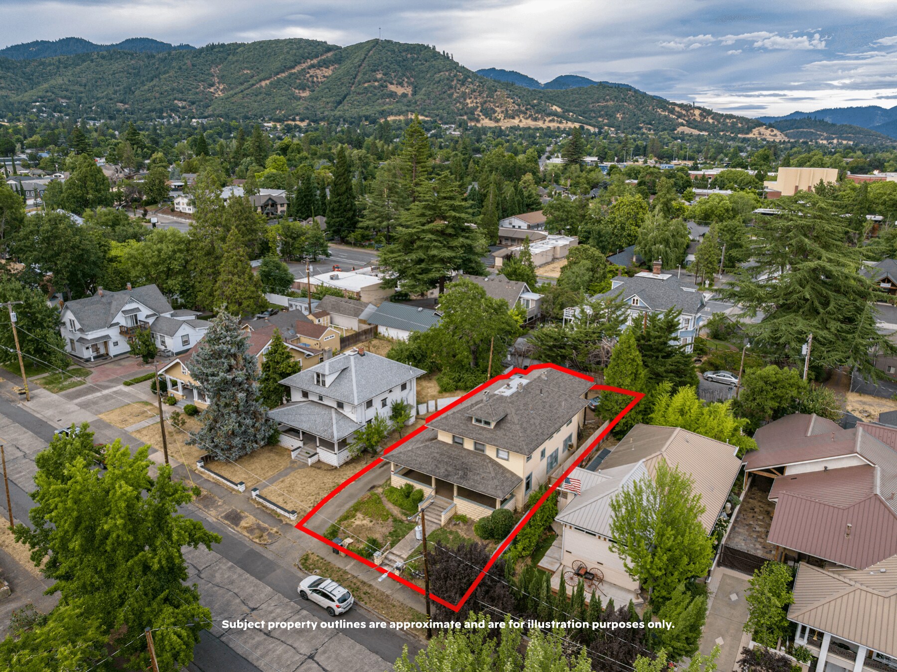 807 NW 5th St, Grants Pass, OR à vendre Photo principale- Image 1 de 41