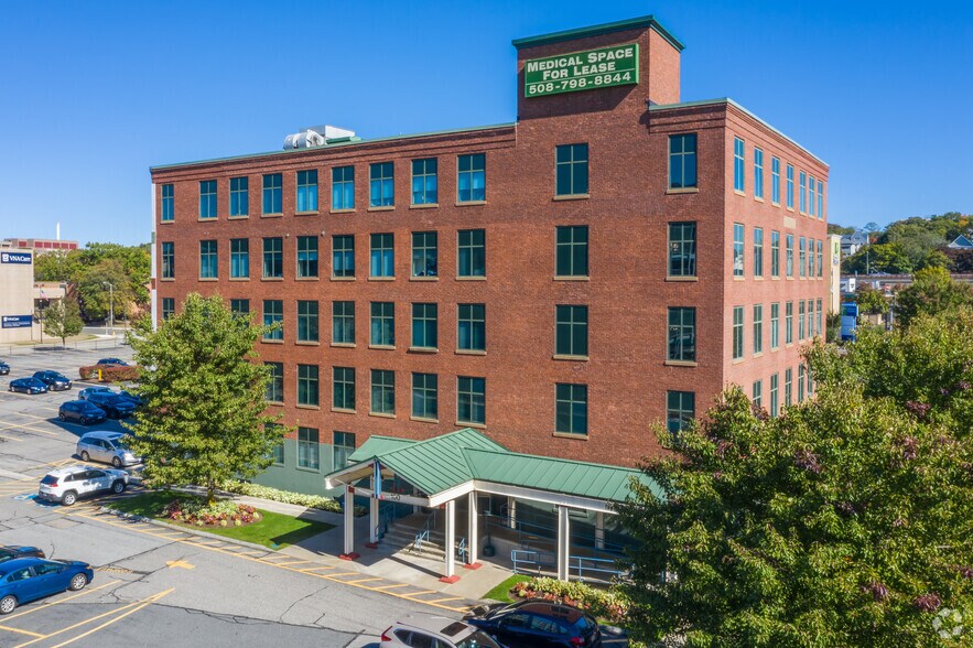 100 MLK Jr. Blvd, Worcester, MA à louer - Photo du bâtiment - Image 3 de 23