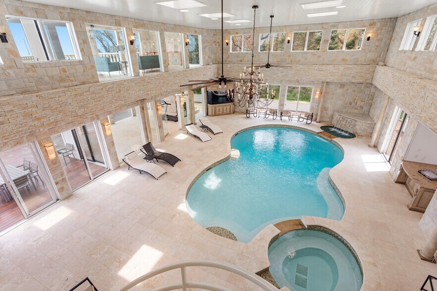 157 Cliff Rd, Port Jefferson, NY à vendre - Photo du bâtiment - Image 3 de 11