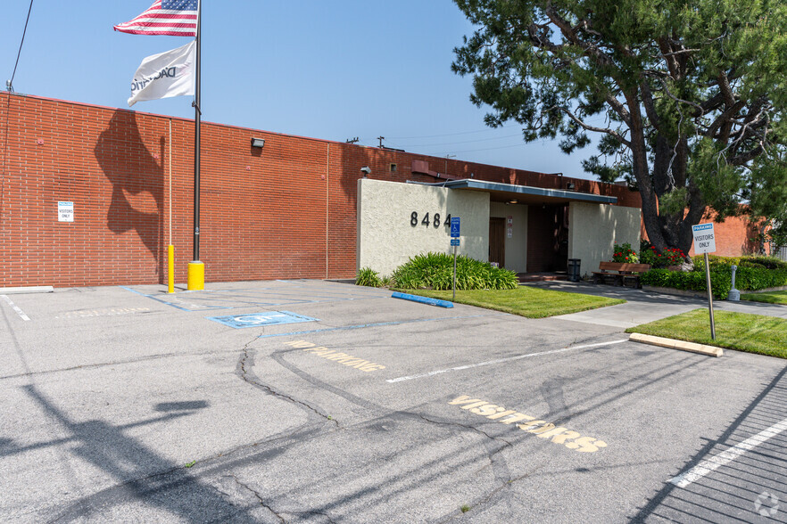 8484 San Fernando Rd, Sun Valley, CA for lease - Primary Photo - Image 1 of 7