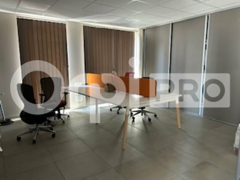 Office in Villefranche-sur-Saône for lease - Interior Photo - Image 2 of 11