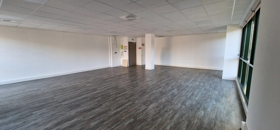 Office in La Ciotat for lease - Building Photo - Image 3 of 5