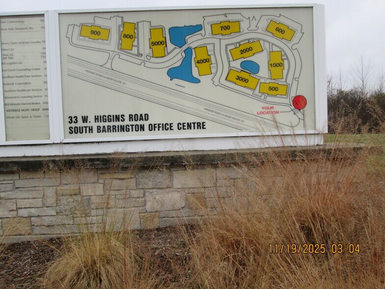 33 W Higgins Rd, South Barrington, IL à louer - Photo du bâtiment - Image 2 de 9