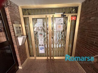 Plus de détails pour Multi-résidentiel à vendre