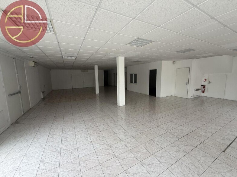Retail in Saint-Orens-de-Gameville for lease - Interior Photo - Image 1 of 6