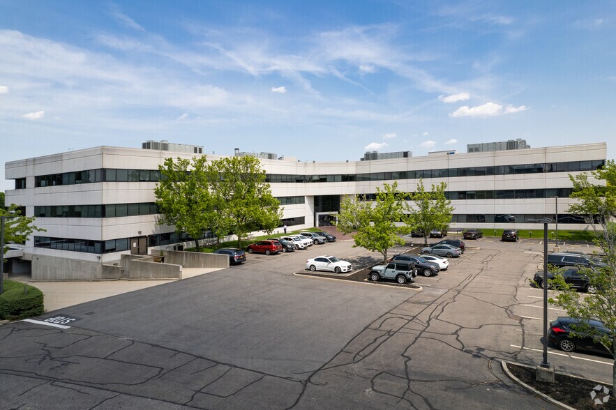 145 Pinelawn Rd, Melville, NY for lease - Building Photo - Image 2 of 23