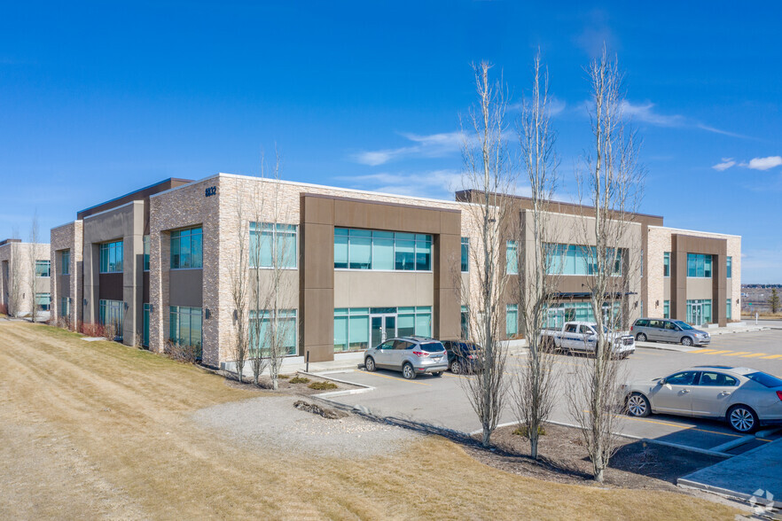 8832 Blackfoot Trl SE, Calgary, AB for lease - Building Photo - Image 3 of 9