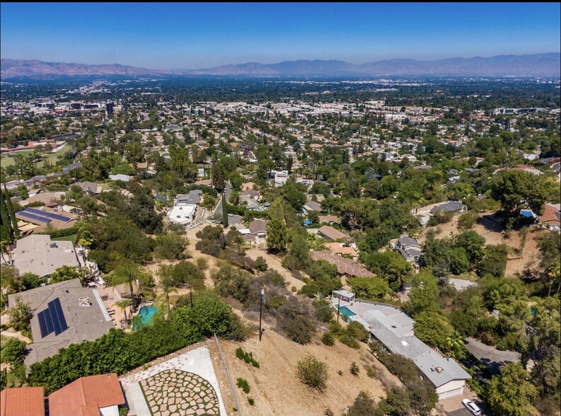 4551 Lindley Ave, Tarzana, CA for sale - Building Photo - Image 2 of 19
