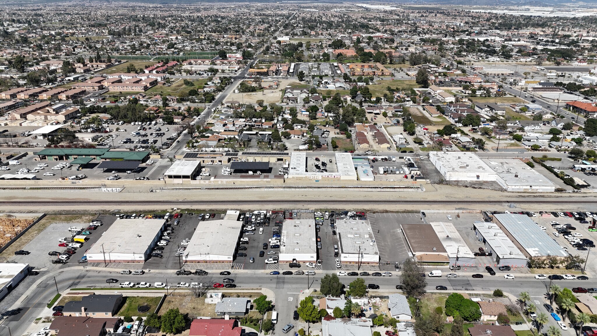 16510-16522 Ceres Ave, Fontana, CA à louer Photo du bâtiment- Image 1 de 6