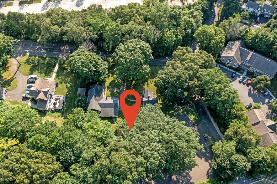 38 Portland Ave, Redding, CT à vendre - Photo du bâtiment - Image 2 de 10