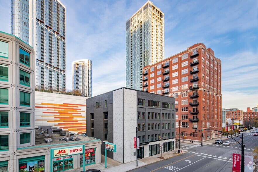 444 N Orleans St, Chicago, IL à louer - Photo du bâtiment - Image 3 de 9