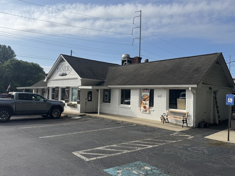 4017 NE Canton Rd, Marietta, GA for sale - Building Photo - Image 2 of 11