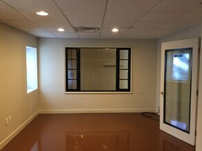 800 Oaklawn Ave, Cranston, RI for lease Interior Photo- Image 2 of 8