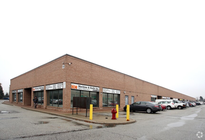 19 Kenview Blvd, Brampton, ON à vendre - Hall d’entrée - Image 2 de 4