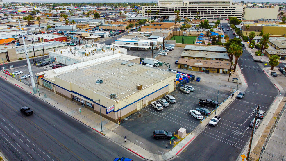 2011-2021 Industrial Rd, Las Vegas, NV à vendre - Photo principale - Image 1 de 1