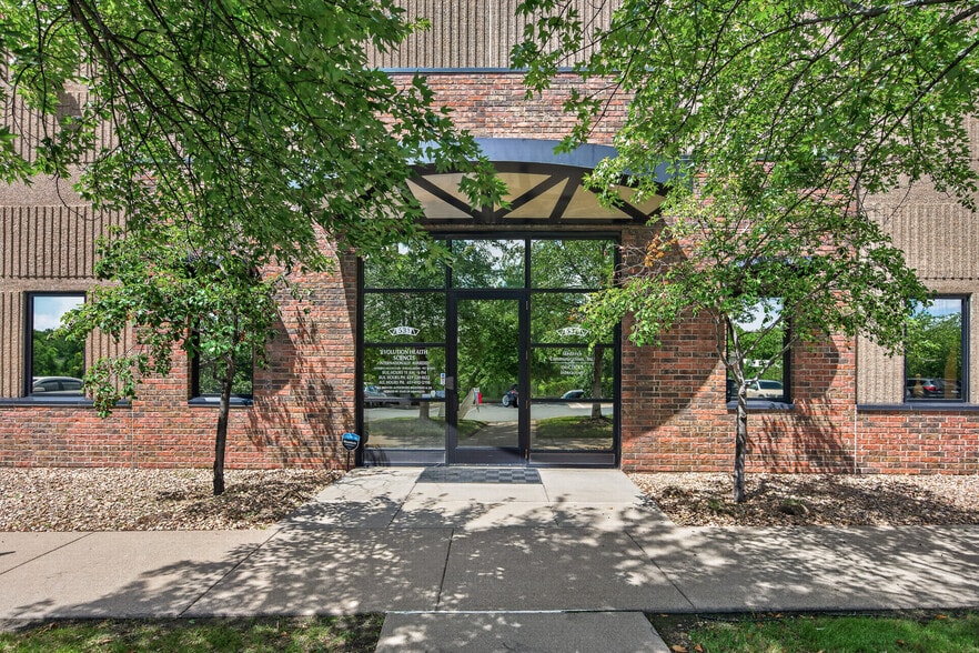521-563 Phalen Blvd, Saint Paul, MN à louer - Photo du bâtiment - Image 2 de 41