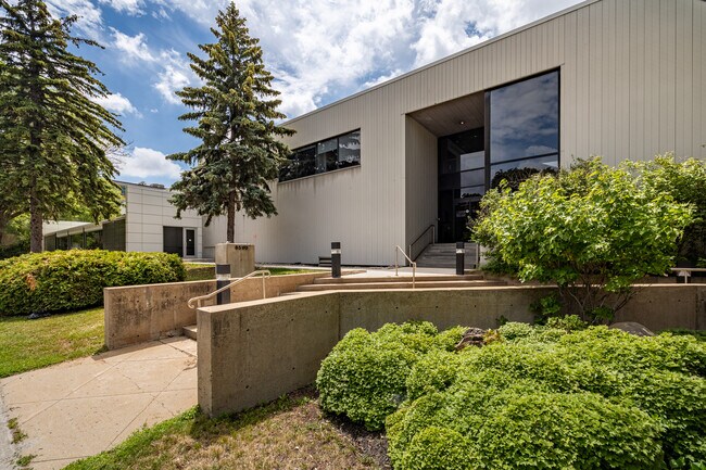 More details for 180-200 Rue Bellarmin, Montréal, QC - Office for Lease