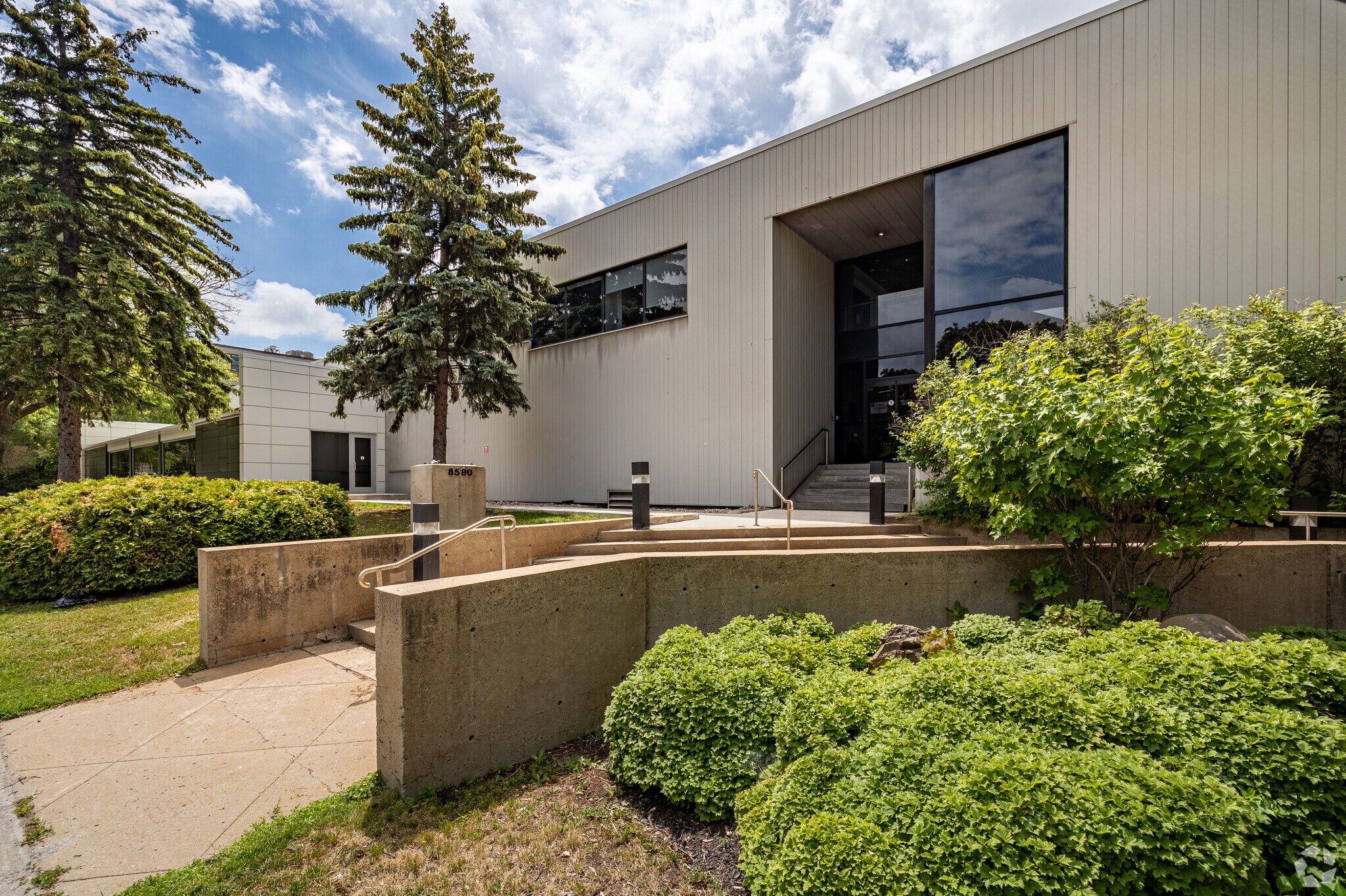 180-200 Rue Bellarmin, Montréal, QC for lease Building Photo- Image 1 of 5