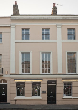 Plus de détails pour 5 College Appr, Londres - Commerce de détail à louer