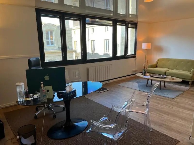 Retail in Bordeaux for lease Interior Photo- Image 1 of 4