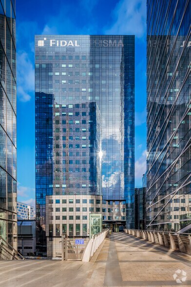 4 Avenue D'Alsace, Courbevoie à louer - Photo du bâtiment - Image 3 de 7