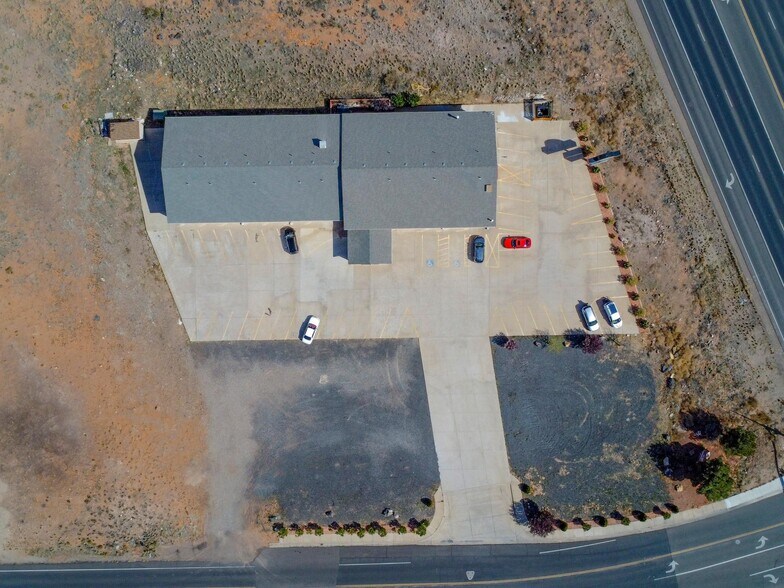 40 N 2600 W, Hurricane, UT à vendre - Photo du bâtiment - Image 2 de 14