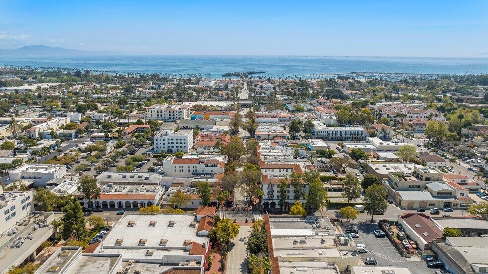 601 State St, Santa Barbara, CA à vendre - Aérien - Image 2 de 7
