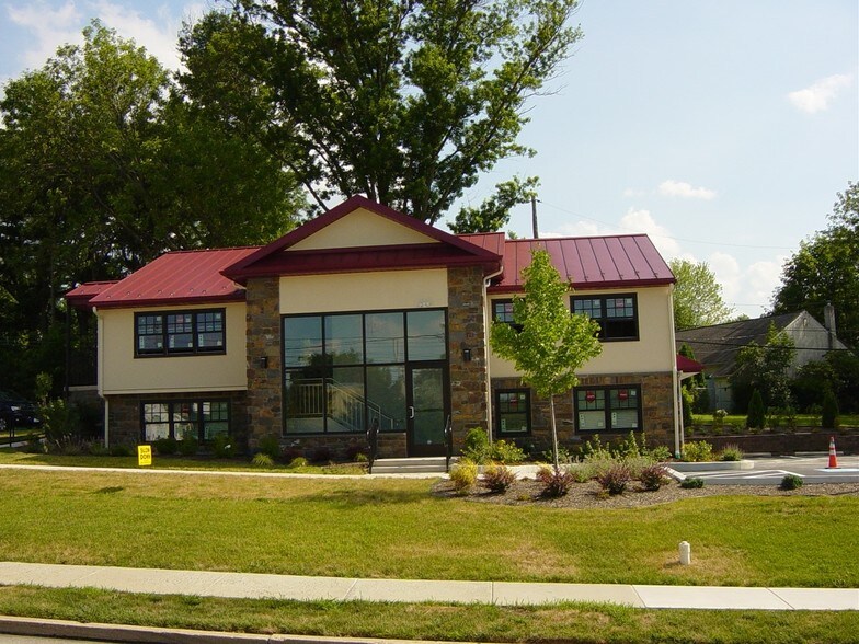 240 W Germantown Pike, East Norriton Township, PA à louer - Photo du bâtiment - Image 2 de 4